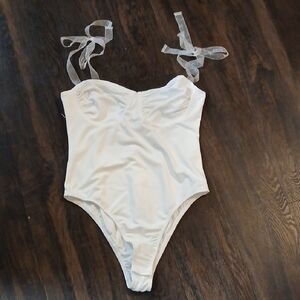 Princess Polly White‎ Bodysuit Minimalist Design